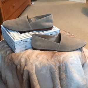 Franco Sarto nude suede flats!